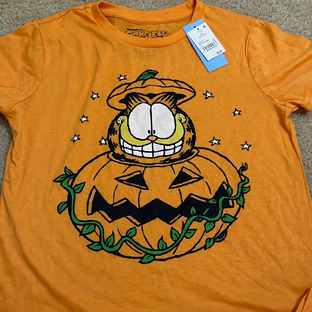 Garfield Halloween shirt